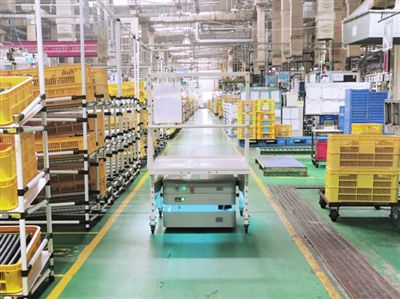 濱海新區本土企業自主研發機器人，以創新技術引領廠內智慧物流新變革