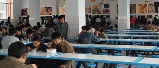 承包工廠食堂 1000人規模，每人20元，利潤幾何？